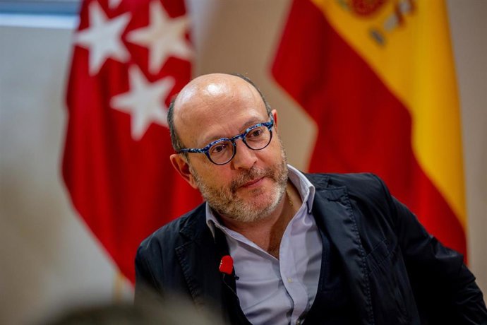 Archivo - El delegado de Políticas Sociales, Familia e Igualdad en el Ayuntamiento de Madrid, José Fernández, durante una entrevista para Europa Press, en el  Área de Gobierno de Políticas Sociales, Familia e Igualdad, a 2 de diciembre de 2024, en Madrid 