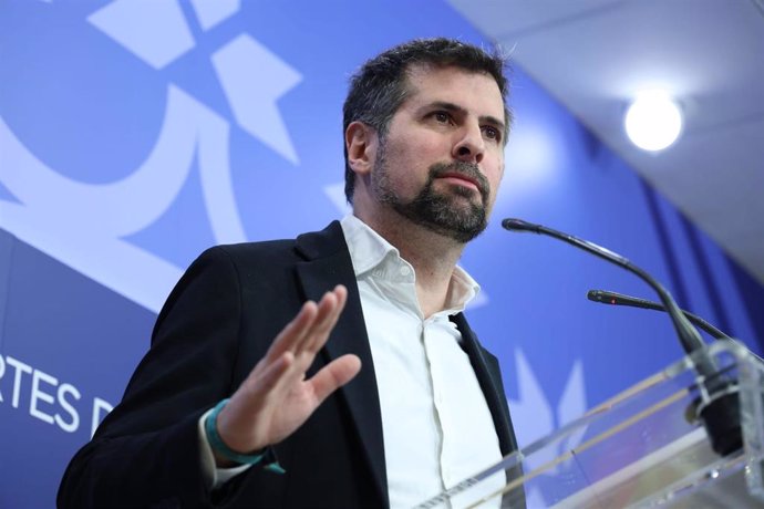 Luis Tudanca en una imagen de archivo en la sala de prensa de las Cortes
