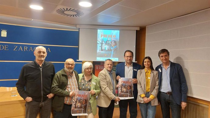 El diputado provincial Eduardo Arilla junto a representantes de los grupos Leader de acción local, en la presentación de la camapaña 'Tu pueblo te llama'.