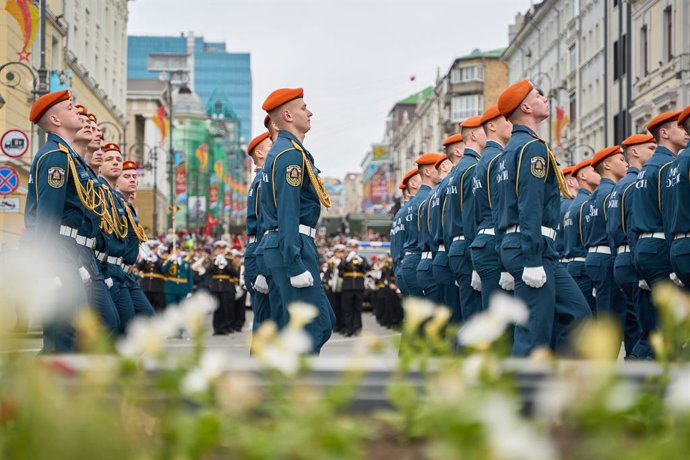 Archivo - VLADIVOSTOK, 9 de maio de 2024 -- Soldados marcham no desfile militar do Dia da Vitória, que marca o 79º aniversário da vitória soviética na Grande Guerra Patriótica, termo da Rússia para a Segunda Guerra Mundial, em Vladivostok, Rússia, em 9 de