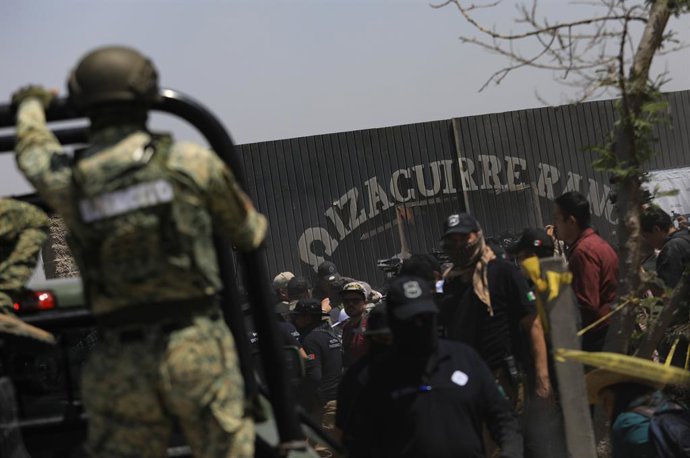 Archivo - A Guarda Nacional é vista enquanto parentes dos desaparecidos e grupos de busca fazem um tour no Rancho Izaguirre, em busca de evidências de que seus parentes estiveram lá, onde membros do cartel Jalisco Nueva Generacion usaram o local como loca