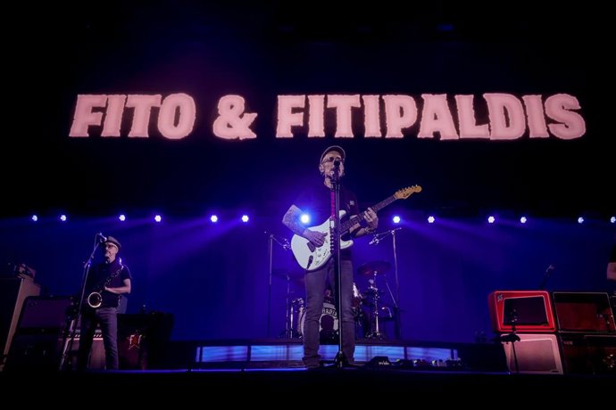 Archivo - Fito Cabrales, cantante de Fito & Fitipaldis durante un concierto en el Wizink Center, a 13 de mayo de 2022, en Madrid (España).