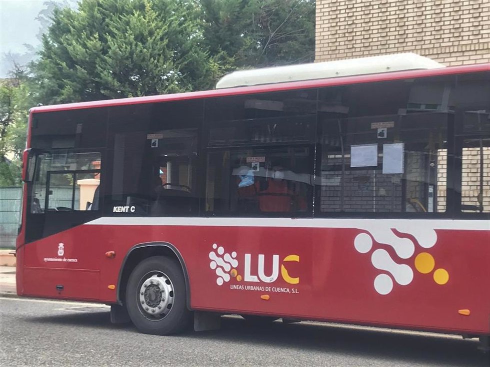 Archivo - Autobús urbano de Cuenca.
