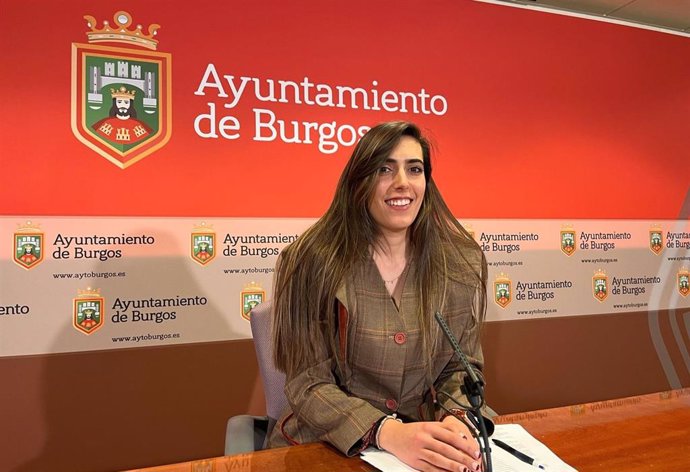 La portavoz del equipo de Gobierno del Ayuntamiento de Burgos, Andrea Ballesteros, en una rueda de prensa tras la Junta de Gobierno.