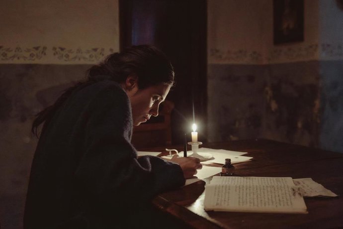 Archivo - La actriz Loreto Mauleón en una escena de la película 'La buena letra'.