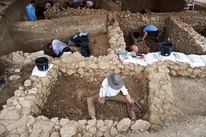 Archivo - Trabajos de arqueología en el yacimiento fenicio del Cerro del Villar. A 19 de septiembre de 2024, Malága (Andalucía, España). Presentación de los resultados de la tercera campaña de investigación en este asentamiento fenicio del siglo III antes