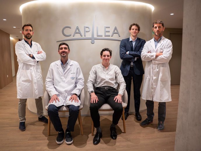 Izq. a dcha. Dr. G. Carles, Dr. R. Cuesta, Manuel y Germán López Cisneros, y Dr. J. Landa