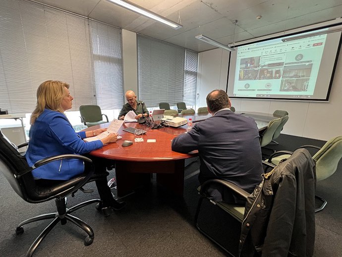 Archivo - La consejera de Desarrollo Rural, María Jesús Susinos, participa por videoconferencia en la Conferencia Sectorial de Medio Ambiente junto a Ángel Serdio