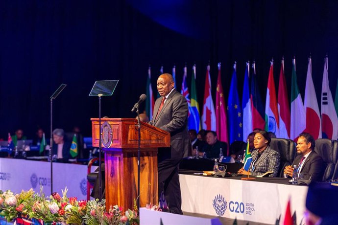 Archivo - El presidente de Sudáfrica, Cyril Ramaphosa, se dirige a los ministros de exteriores del G20 en su reunión en Johanesburgo, Sudáfrica, en febrero.