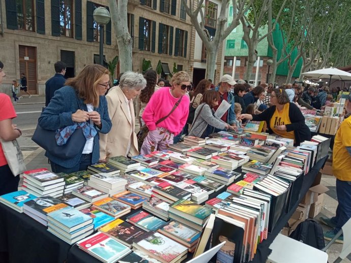 Puestos de libros en varios calles de Palma por el Día del Libro y por Sant Jordi.