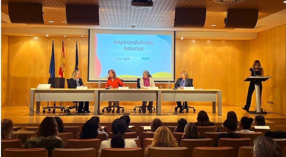Ana Fernández, Marta Pérez, Ángeles Caso y Marisa Barreno.