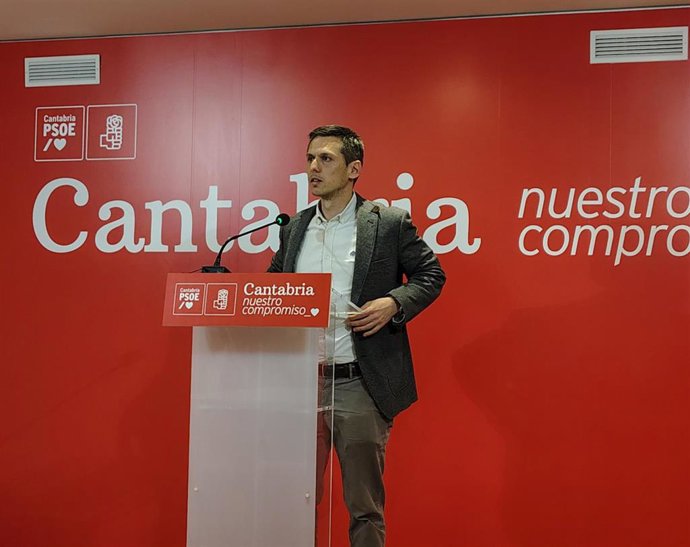 El portavoz del Grupo Parlamentario Socialista, Mario Iglesias