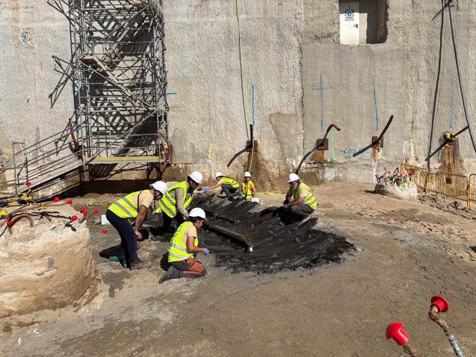 Restes del vaixell trobat a les obres
