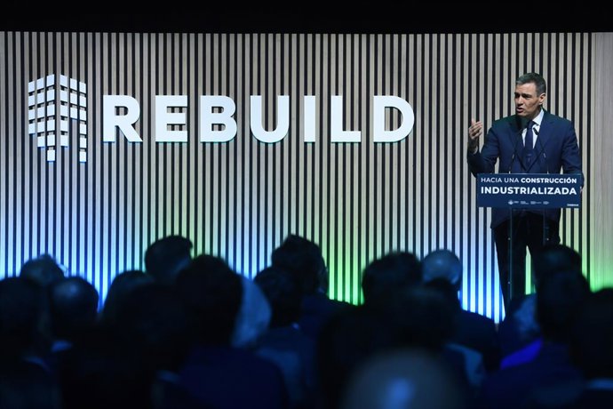 El president del Govern, Pedro Sánchez, presenta el Projecte Estratègic per a la Recuperació i Transformació Econòmica (Perte), en la 8º edició de la Fira del sector de l'edificació i la construcció REBUILD. en IFEMA de Madrid.