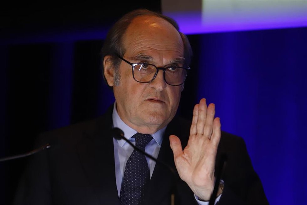 El Defensor del Pueblo, Ángel Gabilondo, interviene durante la inauguración del XII Congreso Nacional de Organizaciones de Mayores impulsado por CEOMA, en la sede de Afundación Vigo, a 24 de abril de 2025, en Vigo, Pontevedra, Galicia (España).