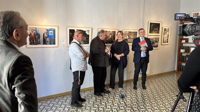 Inauguración de RaholaFoto2024 en la sede del Col·legi de Periodistes de Catalunya en Girona.