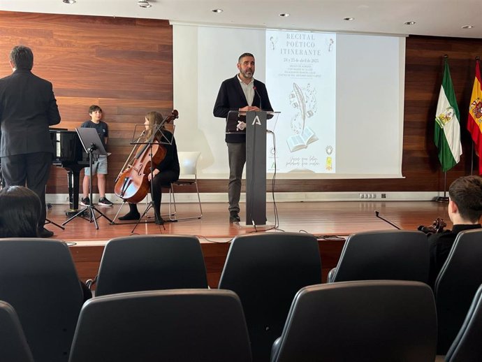 Presentación de la iniciativa 'Versos que laten, palabras que vuelan' en el Museo de Almería.