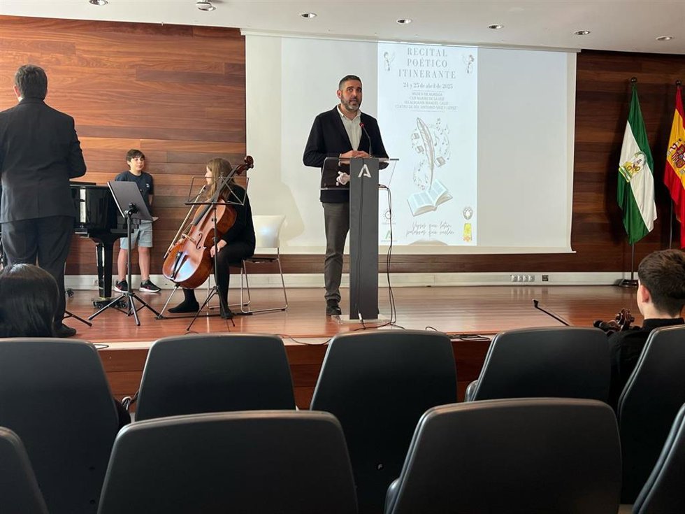 Presentación de la iniciativa 'Versos que laten, palabras que vuelan' en el Museo de Almería.