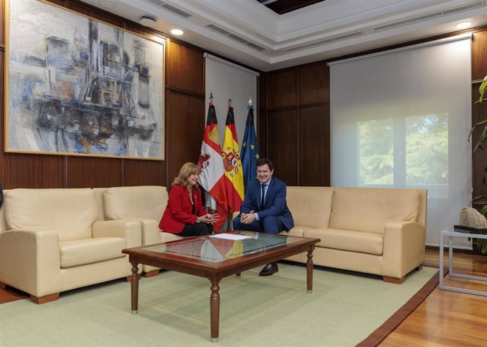 El presidente del Ejecutivo autonómico, Alfonso Fernández Mañueco, se ha reunido hoy en la sede de la Presidencia con la nueva presidenta del Tribunal Superior de Justicia de Castilla y León (TSJCyL), Ana del Ser.
