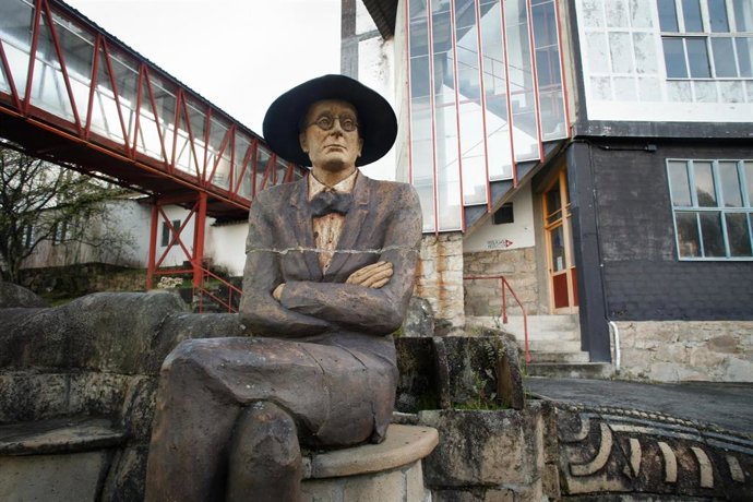 Exterior da fábrica de cerámica de Sargadelos, a 3 de abril de 2025, en Cervo, Lugo, Galicia (España). Os traballadores de Sargadelos continúan preocupados após o anuncio de peche das instalacións en Cervo. O motivo do peche é ante a imposib