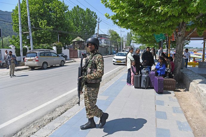 April 24, 2025, Srinagar, Jammu And Kashmir, India: A security personnel stands guard on the banks of Dal lake in Srinagar.Militants struck at a prime tourist location in Pahalgam in south Kashmir on Tuesday, killing at least 26 persons, mostly tourists, 