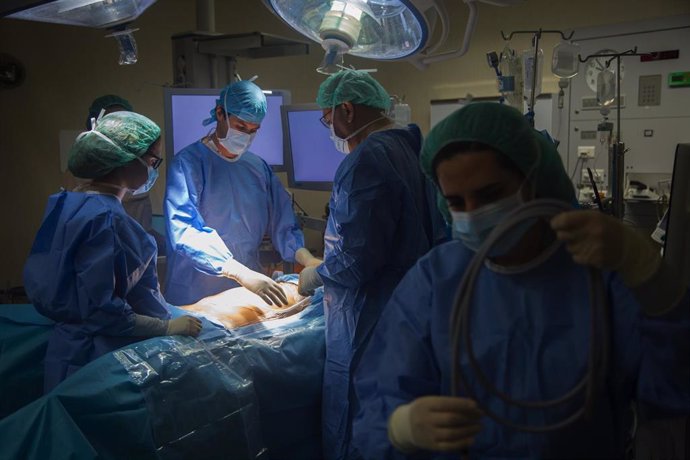 Archivo - Operación en Valdecilla  