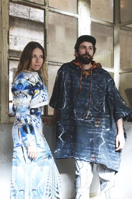 La cantaora flamenca Rocío Márquez y el productor de música urbana y electrónica Bronquio.