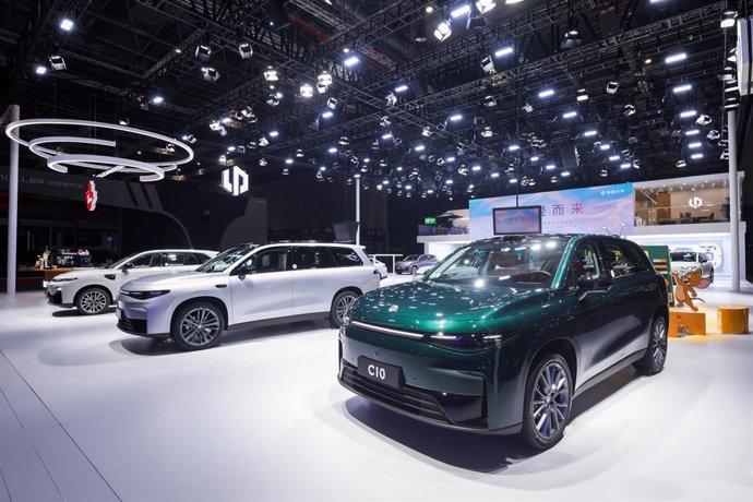 Leapmotor presenta sus modelos B01 y B10 en el Salón del Automóvil de Shanghái.