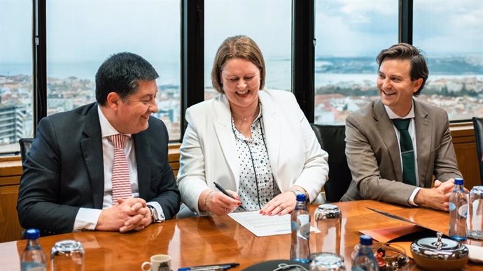From left to right, Rui Alpalhão, Chief Executive at Soliteight; Jackie Brown, Senior Regional Director North & West Europe, Wyndham Hotels & Resorts; and Alejandro Scholtz, Development Director Iberia, Wyndham Hotels & Resorts.