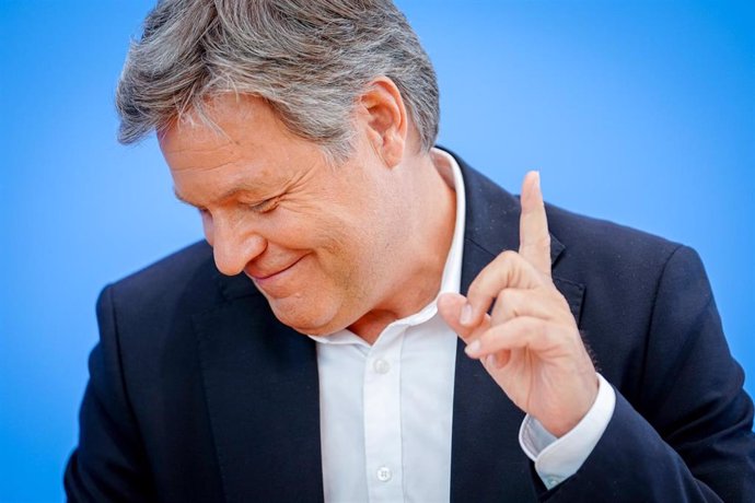 24 April 2025, Berlin: Robert Habeck, Acting Germany's Minister for Economic Affairs and Climate Protection, presents the spring projection of the current Federal Government. Photo: Kay Nietfeld/dpa