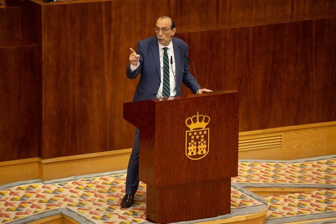 Archivo - El diputado de Vox, Ignacio Arias, interviene durante una sesión plenaria en la Asamblea de Madrid, a 12 de diciembre de 2024, en Madrid (España). 