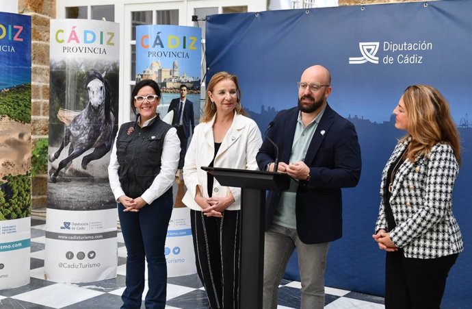 Germán Beardo presentando la campaña del Patronato de Turismo en el Circuito de Jerez con motivo del Gran Premio.