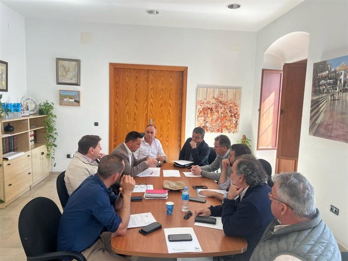 El diputado Gonzalo Domínguez aborda con una decena de consistorios la integración de esos municipios en sistemas de agua en la provincia.