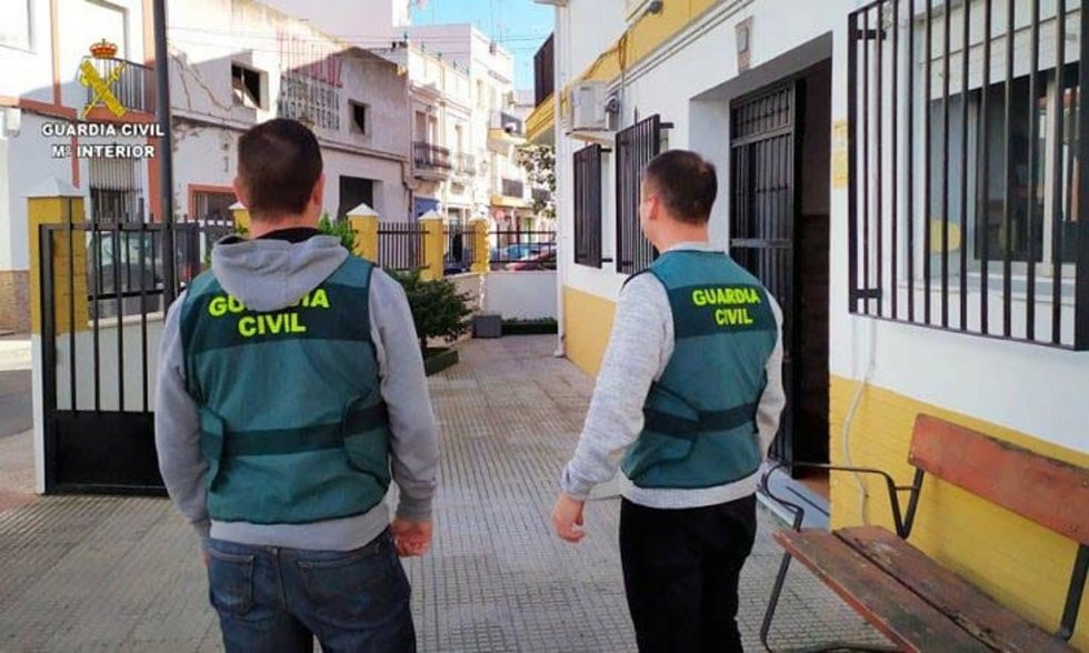 Archivo - Agentes de la Guardia Civil de Isla Cristina (Huelva).
