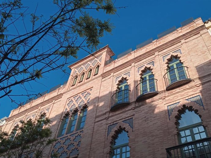 Imagen de la fachada del edificio número 22 de la calle Trajano y número 29 de la calle Amor de Dios, en el centro de Sevilla
