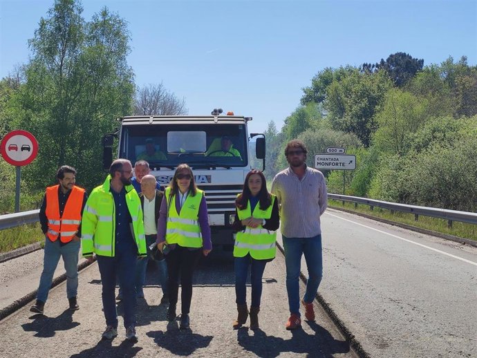 A subdelegada do Goberno en Lugo, Isabel Rodríguez, anuncia obras na N-540 en Chantada (Lugo).