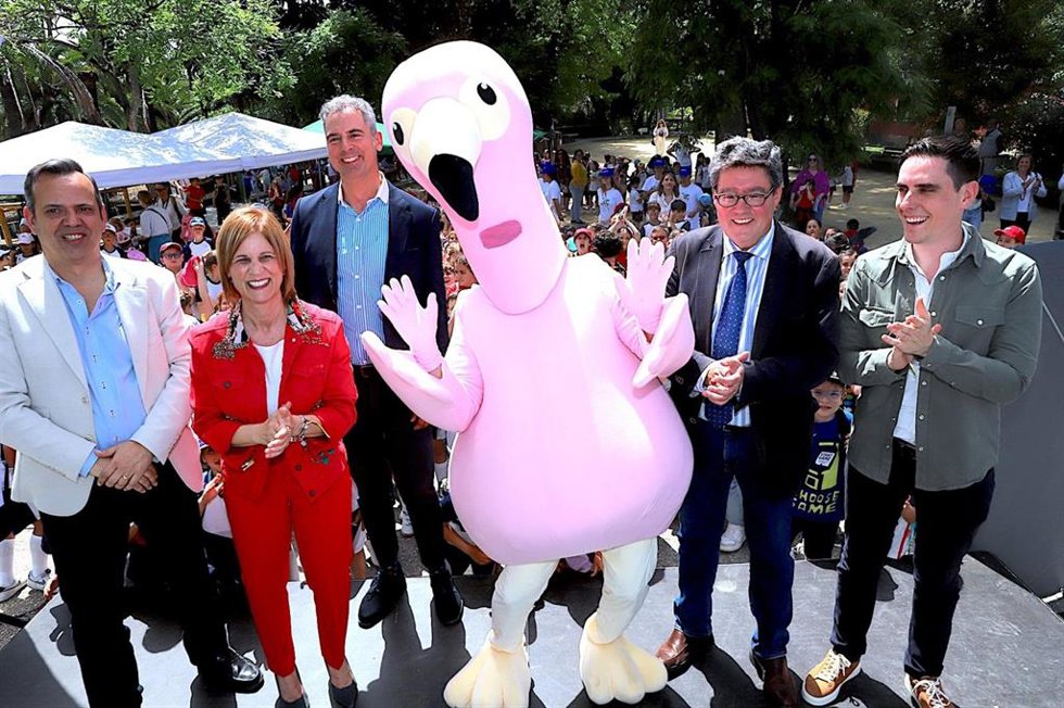 La alcaldesa de Jerez, María José García-Pelayo, el director del Diario de Jerez, Daniel Lamparero, y el director de Aquajerez, Emilio Fernández, en la celebración del Día Mundial del Agua
