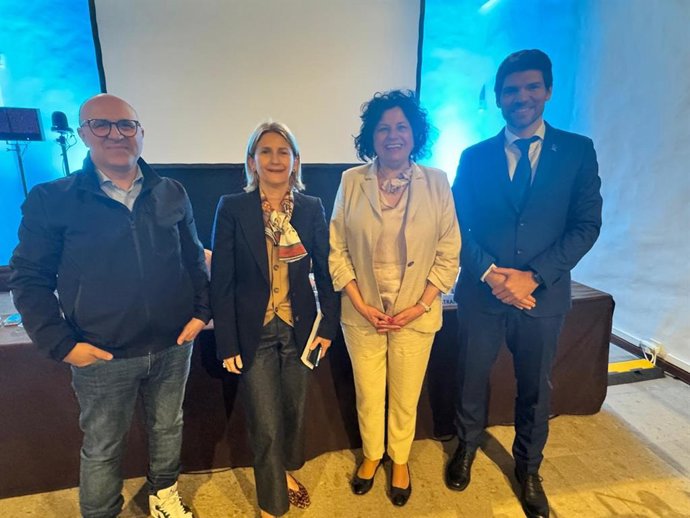 La directora general de Relaciones Institucionales y con el Parlament, Xesca Ramis, en la Comisión Islas.