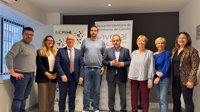 Avecal, Facpyme, UGT y CCOO pactan el nuevo convenio del comercio de calzado con subidas de sueldo hasta 2027