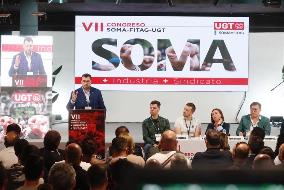El presidente del Principado, Adrián Barbón, durante su intervención en el congreso del SOMA-FITAG-UGT.