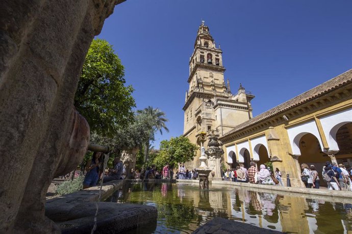 Archivo - El Patio de los Naranjos acogerá 'Ver Iglesia' 25 y los VII Premios de Entidades con Corazón en un único evento.