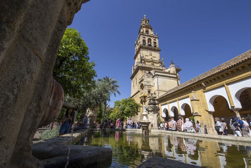 Archivo - El Patio de los Naranjos acogerá 'Ver Iglesia' 25 y los VII Premios de Entidades con Corazón en un único evento.