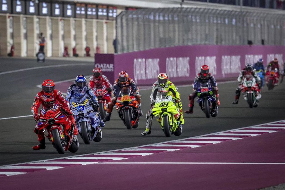 Archivo - Marc Márquez lidera el grupo durante el GP de Catar 2025