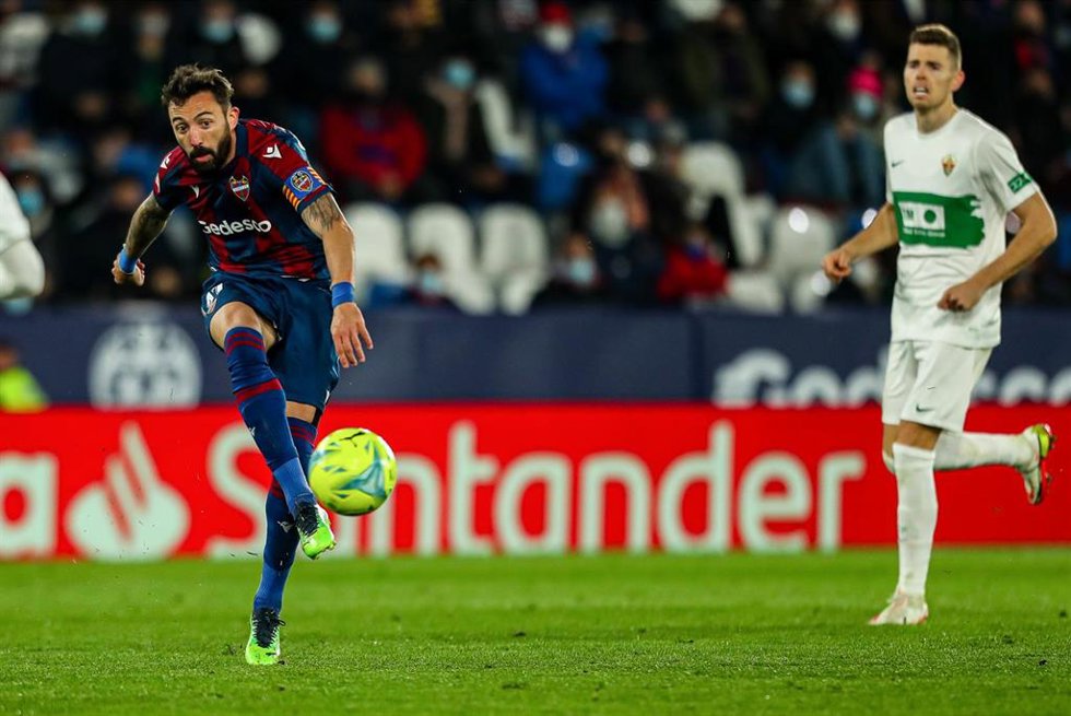 Archivo - José Luis Morales, en un partido con el Levante UD.