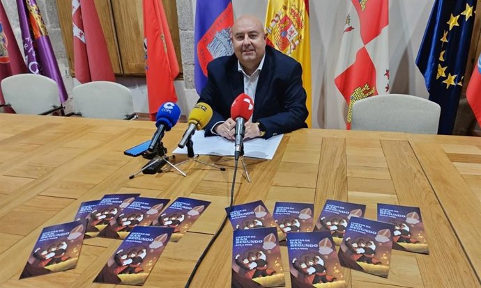 El concejal de Turismo, Deportes y Fiestas del Ayuntamiento de Ávila, Carlos López, presenta el programa de las Fiestas de San Segundo.