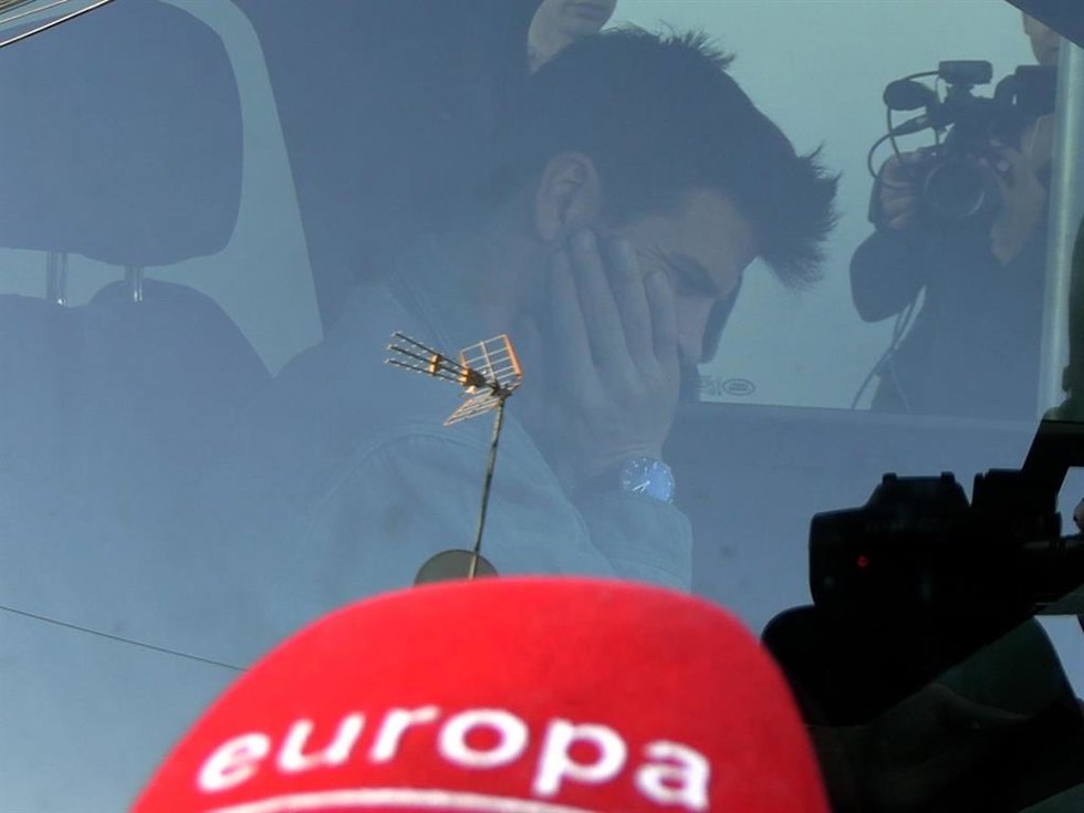 Archivo - GERARD PIQUÉ ESPERA EN EL COCHE
