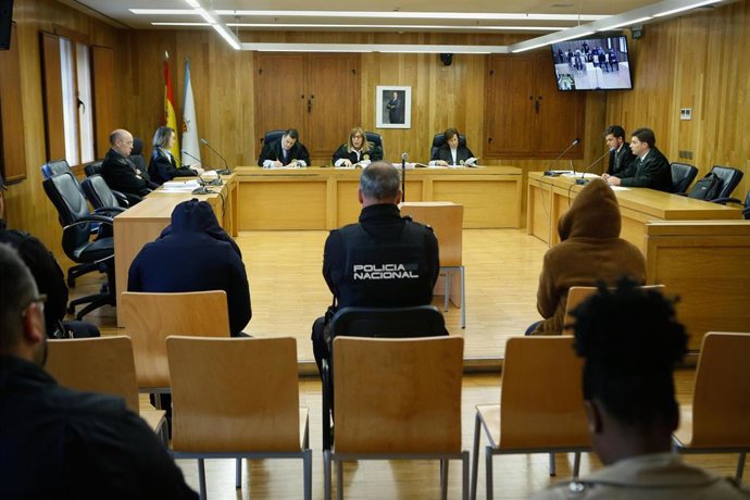 Archivo - Los acusados en la Audiencia Provincial de Lugo para declarar en el juicio por el abuso continuado a una menor, a 6 de marzo de 2025, en Lugo, Galicia (España). Un hombre y una mujer se enfrentan a más de 31 años de prisión por el abuso sexual a