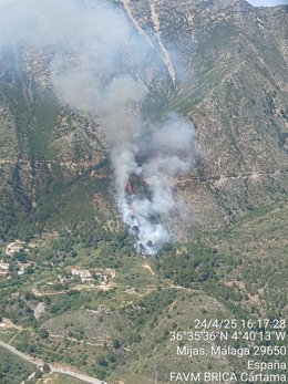 Estabilizado el incendio forestal declardo en el paraje de Valtocado en el municipio malagueño de Mijas en la tarde del 24 de abril de 2025