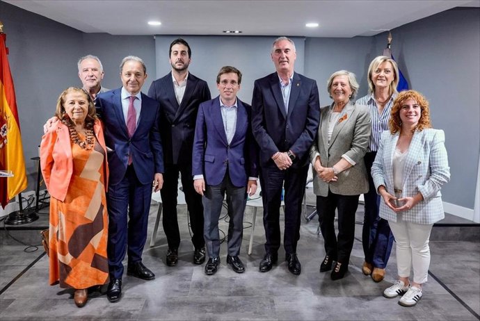 Los regidores José Mazarías y José Luis Martínez Almeida exploran mejoras en las fórmulas de colaboración en sectores como el turismo o la educación