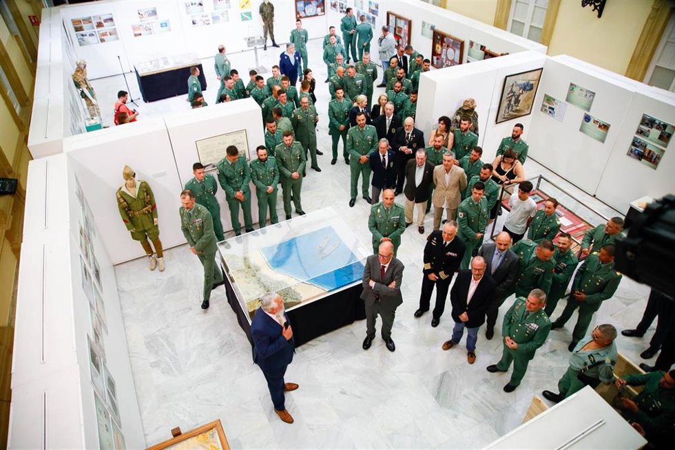 Inauguración de la exposición del centenario de la VII Bandera Valenzuela de La Legión.